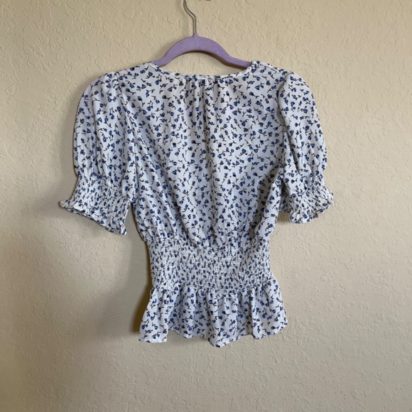 ✨Siana sky white floral blouse✨ - Picture 3 of 3